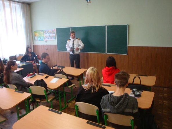 Беззубов Дмитро Олександрович із лекцією в школі №110 імені К. Гапоненко міста Києва