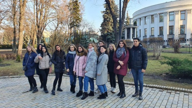 Екскурсія урядовим кварталом Києва.